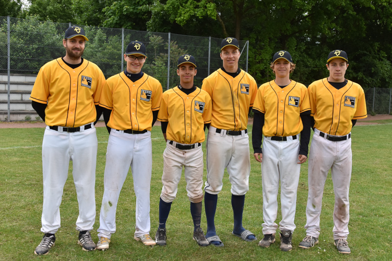 Von links nach rechts: Johannes Weber/Assistenztrainer, Marcel Giraud, Simon Liedtke, Sammy Tsopatalo, Elian Gentner/Best Pitcher Award, Dominik Feil. 